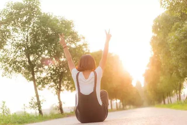 微信朋友圈晚安说说心情短语,自律励志晚安朋友圈说说