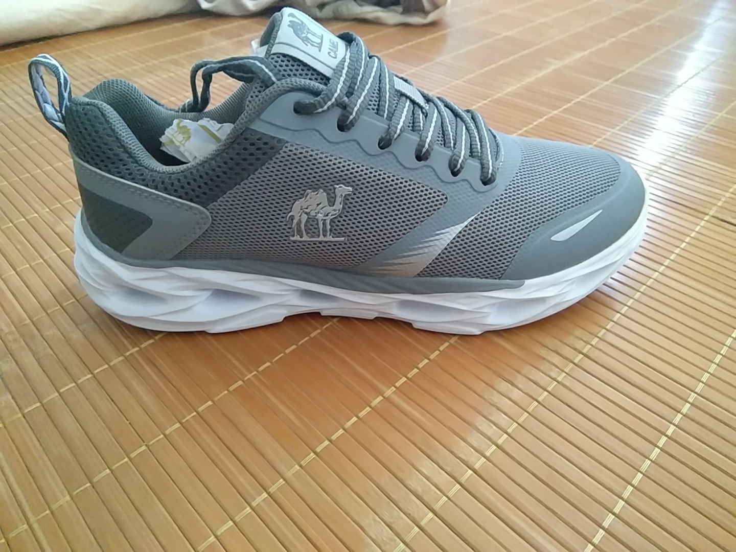 马拉松运动员跑鞋价位,马拉松跑鞋100多块钱