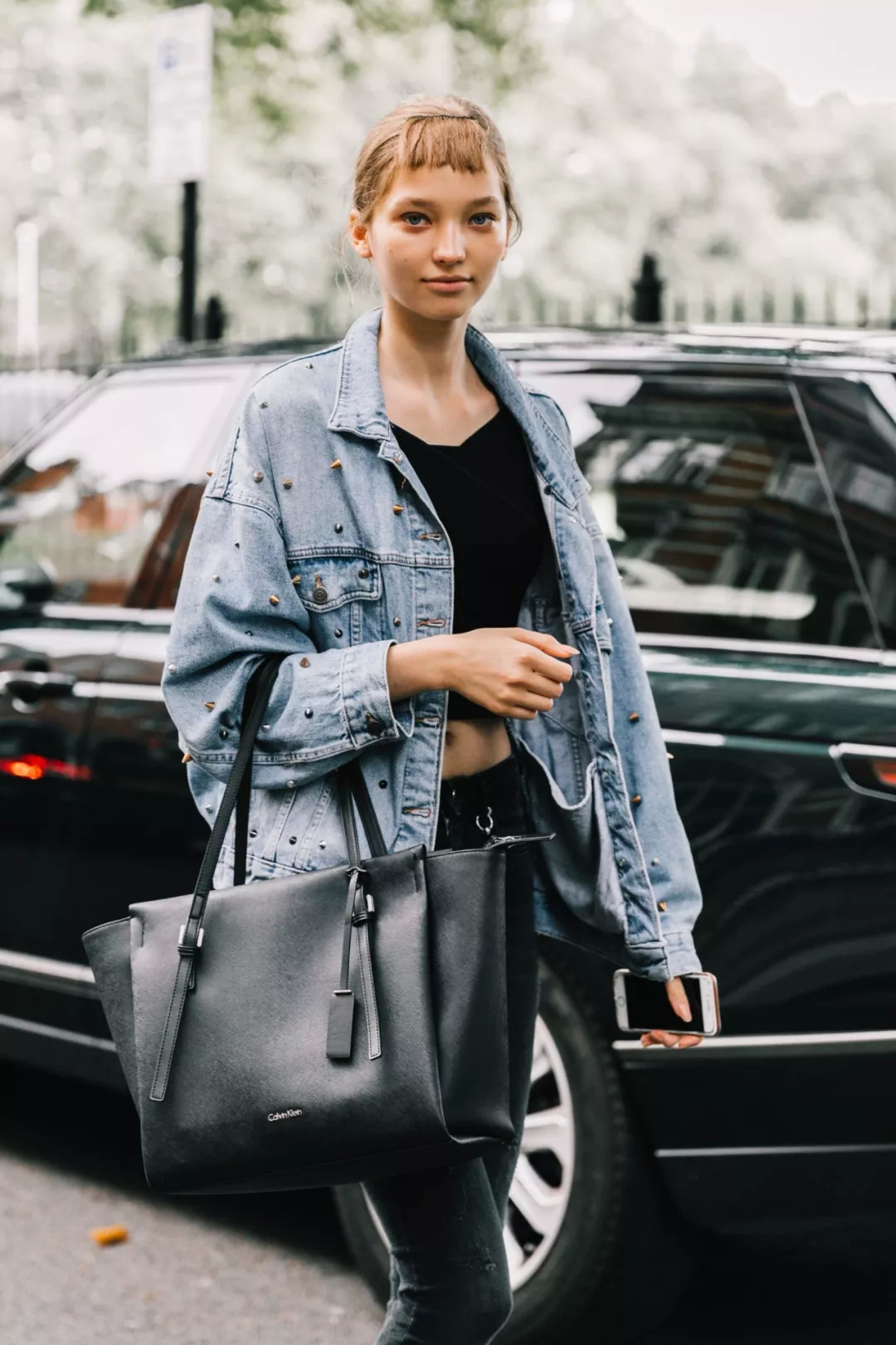 最好看的牛仔外套颜色,最时尚的牛仔外套搭配