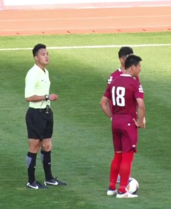 今日中超比赛裁判,中超裁判发生低级误判
