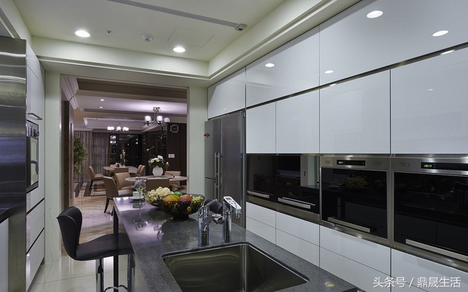 鼎晟大理石瓷砖搭配微晶石鱼肚纹背景墙打造经典传世之美