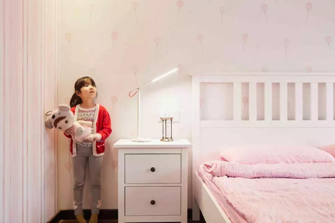 儿童专属粉色少女心房间布置,爸爸为女儿布置儿童房
