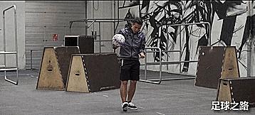 花式足球基础球感练习,脚面吸球