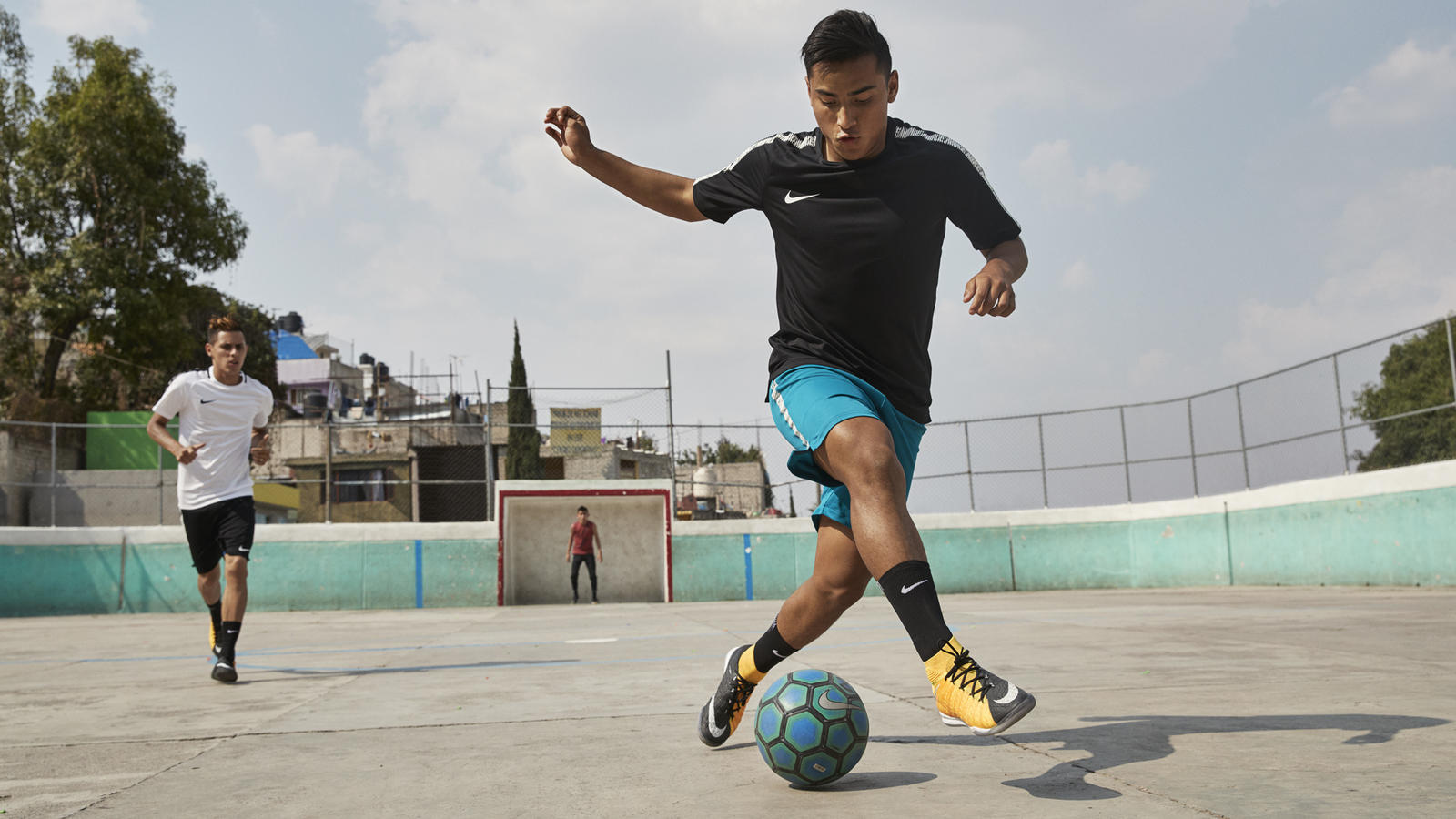 足球鞋美津侬和亚瑟士缓震,足球鞋中底软会怎么样