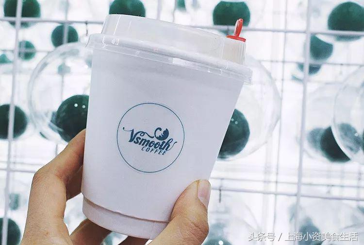 别再盯着霓虹灯拍了！海洋球主题店了解一下！