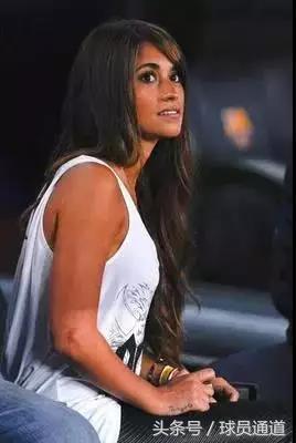 31岁篮球天才娶大10岁二婚妻子,球王娶了一个一米八的老婆