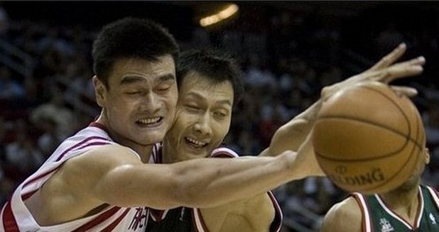 姚明动人瞬间,姚明篮球场上搞笑瞬间