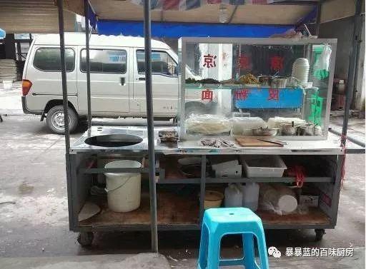 这家店用六星级面粉做凉皮配东北鸡架爆好吃,一般人还不让加盟…