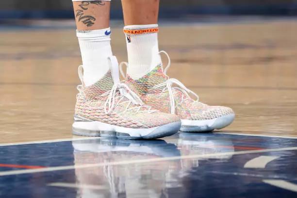 骚韦,骚韦最新投篮视频