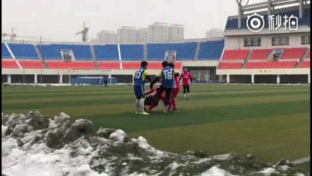 恒大足球队打架事件,恒大两球员打架