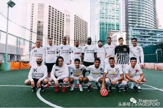 谁说打篮球就一定要穿好的球鞋,supreme白色足球衣