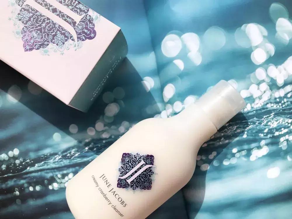 温和不伤肤清洁面部,深层清洁又不伤皮肤的女士洁面