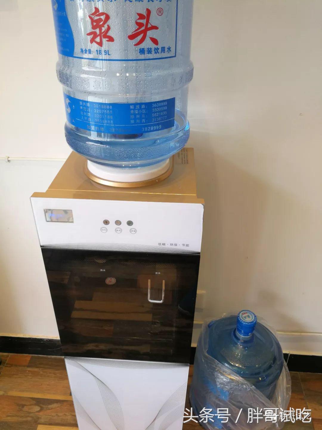 胖哥吃无骨鸡爪,胖哥试吃鸡爪