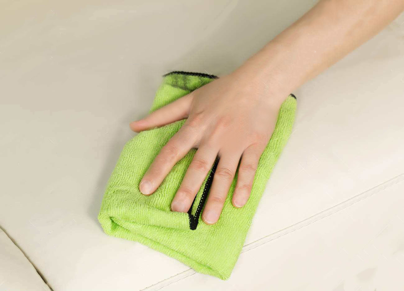 海口家政保洁清洁沙发,沙发科技布脏了怎么清洁