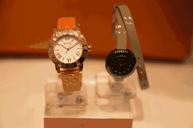 香港prada特卖,香港打折特卖活动