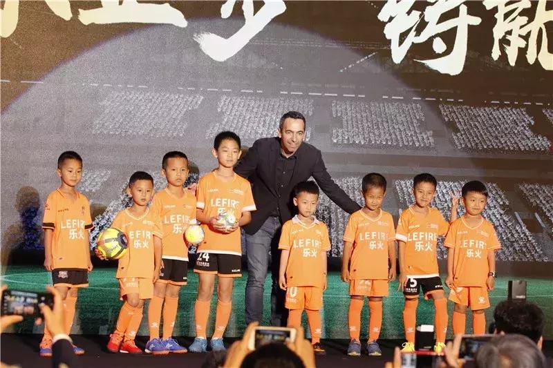 世界顶级足球盛会世界足球峰会,2026世界足球杯总决赛会场在哪里