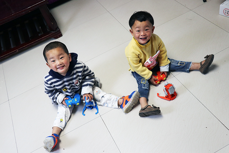 小米智能触屏音箱适合孩子的,299元以下的小米智能触屏手机