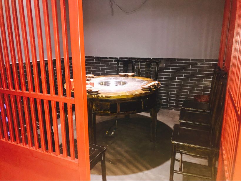 用2500D币换来的红九格解读重庆老火锅的底线：微辣是最后的妥协