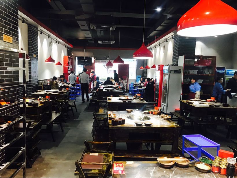 用2500D币换来的红九格解读重庆老火锅的底线：微辣是最后的妥协