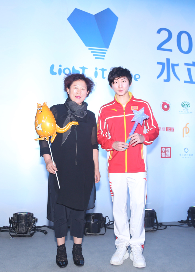 点亮蓝灯，PF79牵手自闭症患者拥抱未来