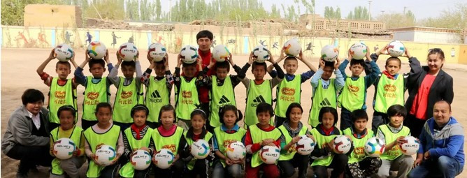 *疆新**红石慈善基金会亚力坤·奥斯曼专项基金的苹果足球之路