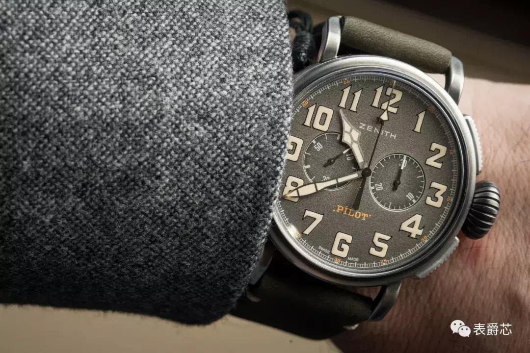 疾行计时不离手,夜店就怕不露手