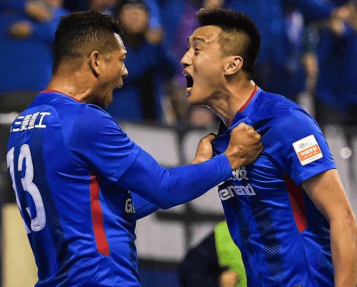 尴尬!恒大边锋单刀直入,然而射门前的这动作,让卡帅眉头紧皱