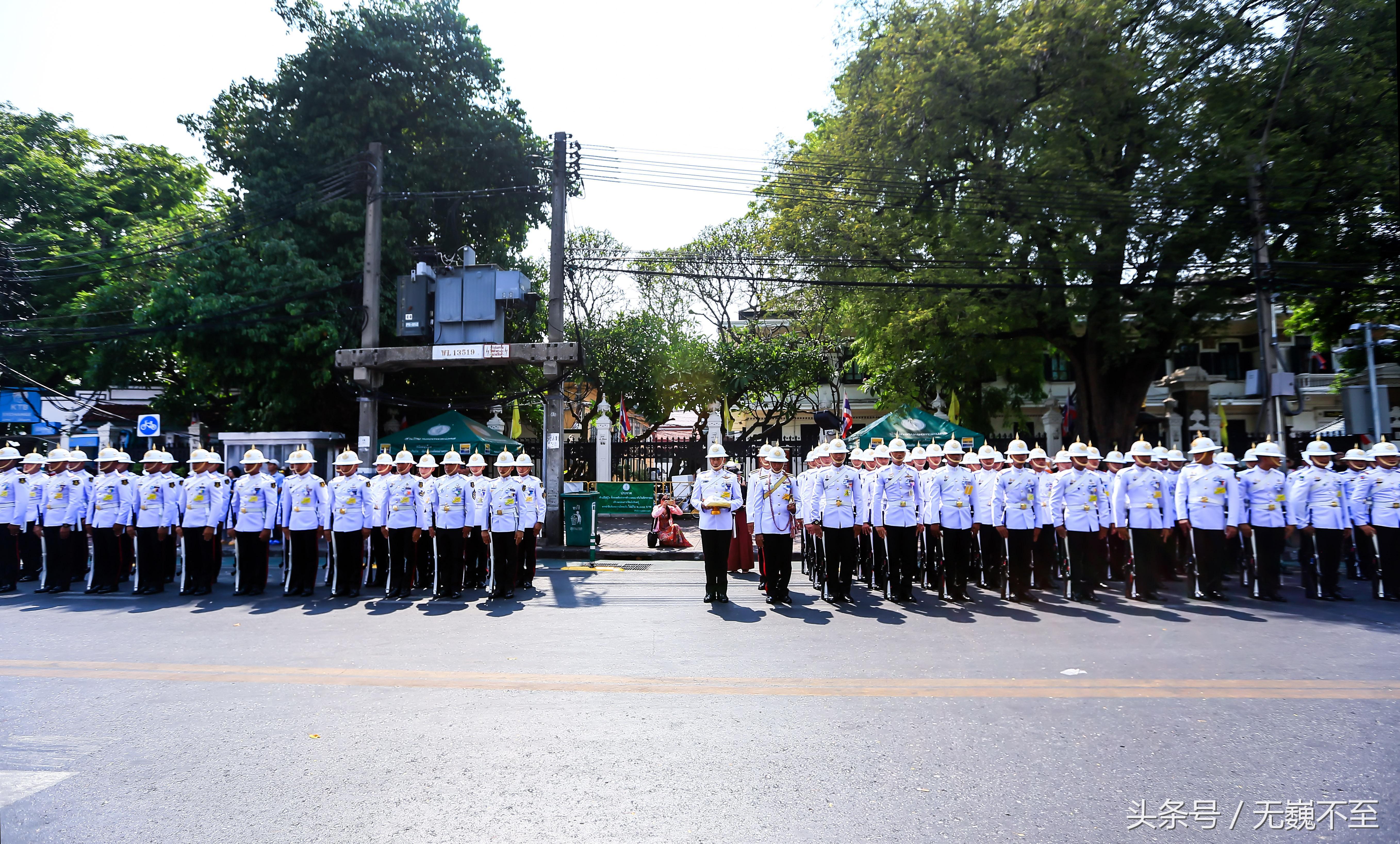 踏春曼谷，泼水大战前竟然先把泰国皇家卫队“检阅”一遍