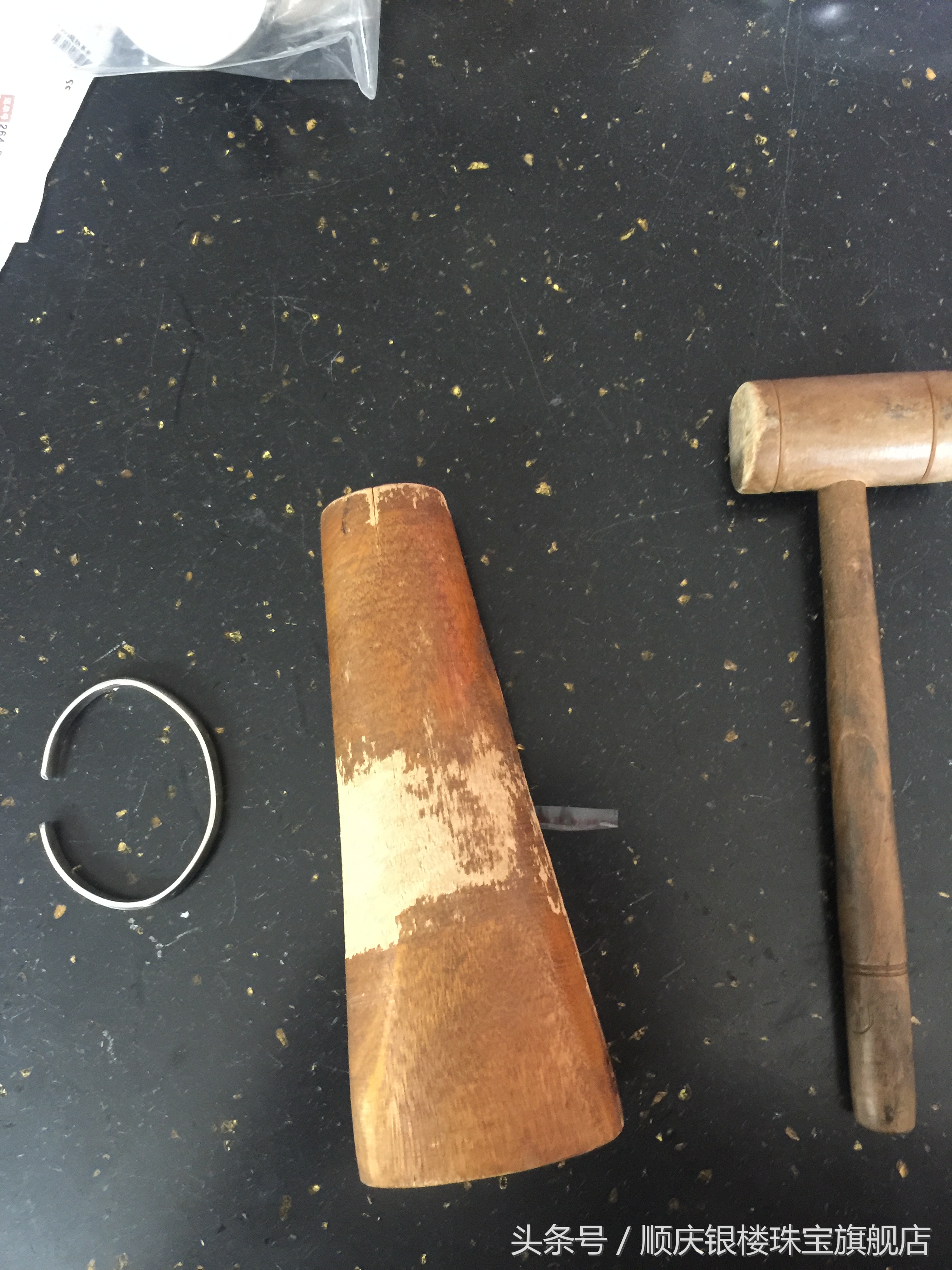 银手镯变形的维修方法,银手镯变形怎么修复粗细不一样