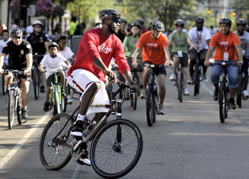 勒布朗詹姆斯的励志故事,关于勒布朗詹姆斯的励志作文