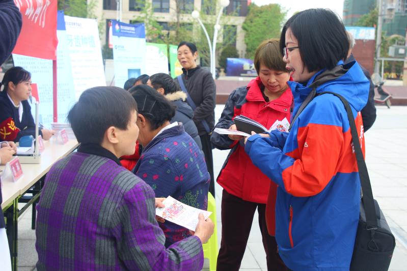 名城大爱，合力超市携手康华医院开展免费体检和义诊