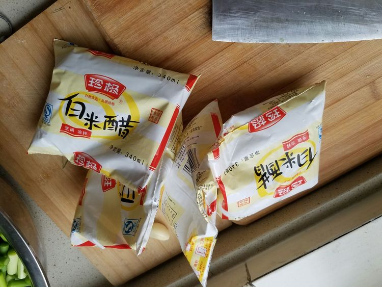 正宗腌制蒜苔不用切10斤方法,腌长蒜苔的正确方法