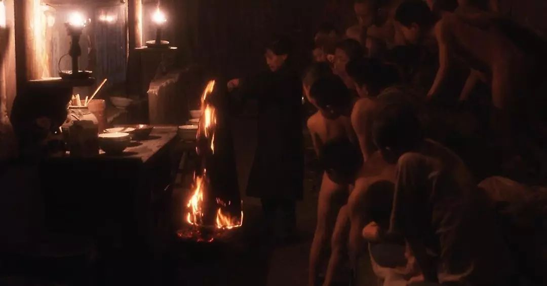 口欲的施虐到*欲情**的压抑，从程蝶衣的阉割到真虞姬的自刎