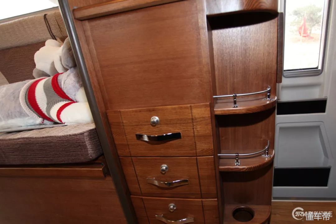 进口100万大额头c型豪华房车,豪华的六座六卧c级房车