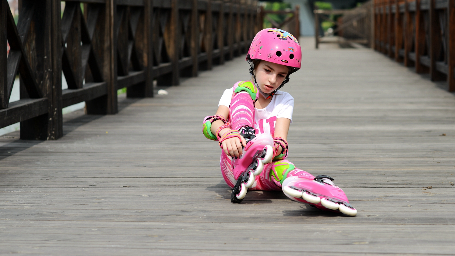 7-12岁儿童学轮滑教程滑行,儿童轮滑在家怎么练习