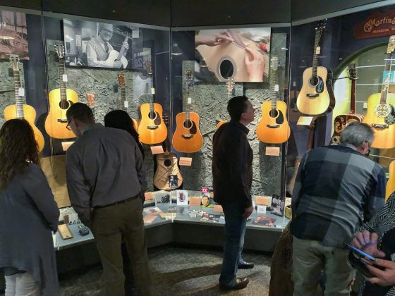 美产马丁d28吉他价格,马丁纪念款彩绘吉他