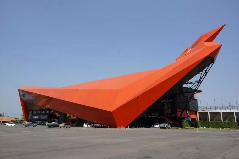 盘点:炼尸房边、大海之滨和群山环绕的泰国十大神奇球场