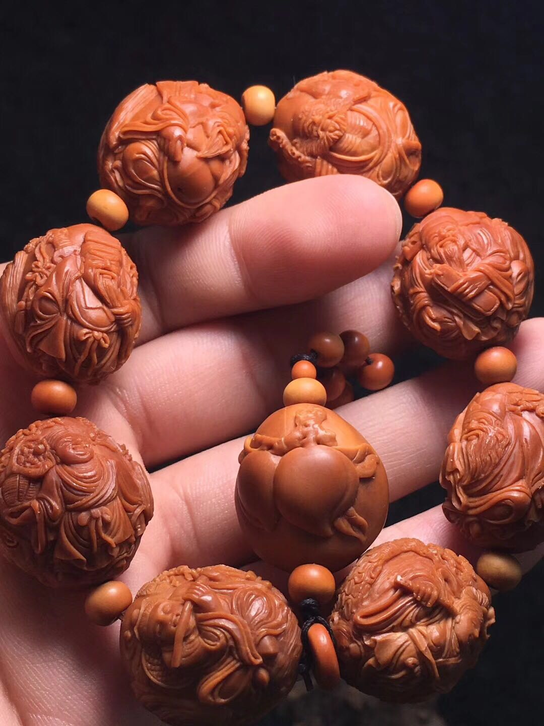 橄榄核手盘好还是刷子刷好,橄榄核手汗多能盘玩吗