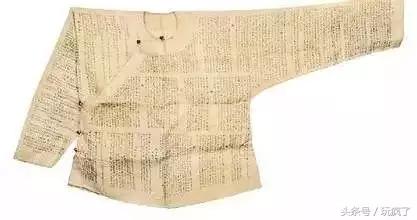 因作弊，小哥被逼*光脱**衣服裸考……