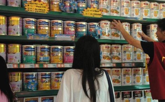 国产奶粉好还是进口奶粉好,国产奶粉和进口奶粉价格哪个高