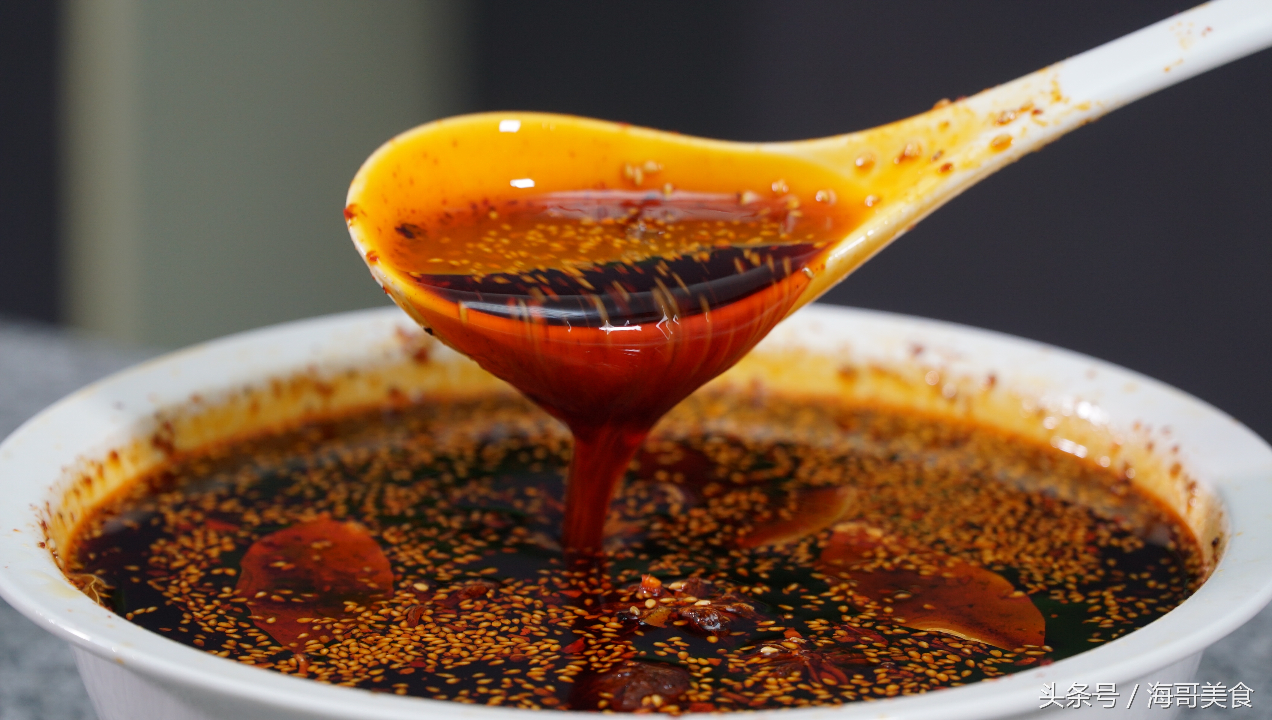 川味红油怎么练红的发黑,川味红油怎么做才香又红又亮