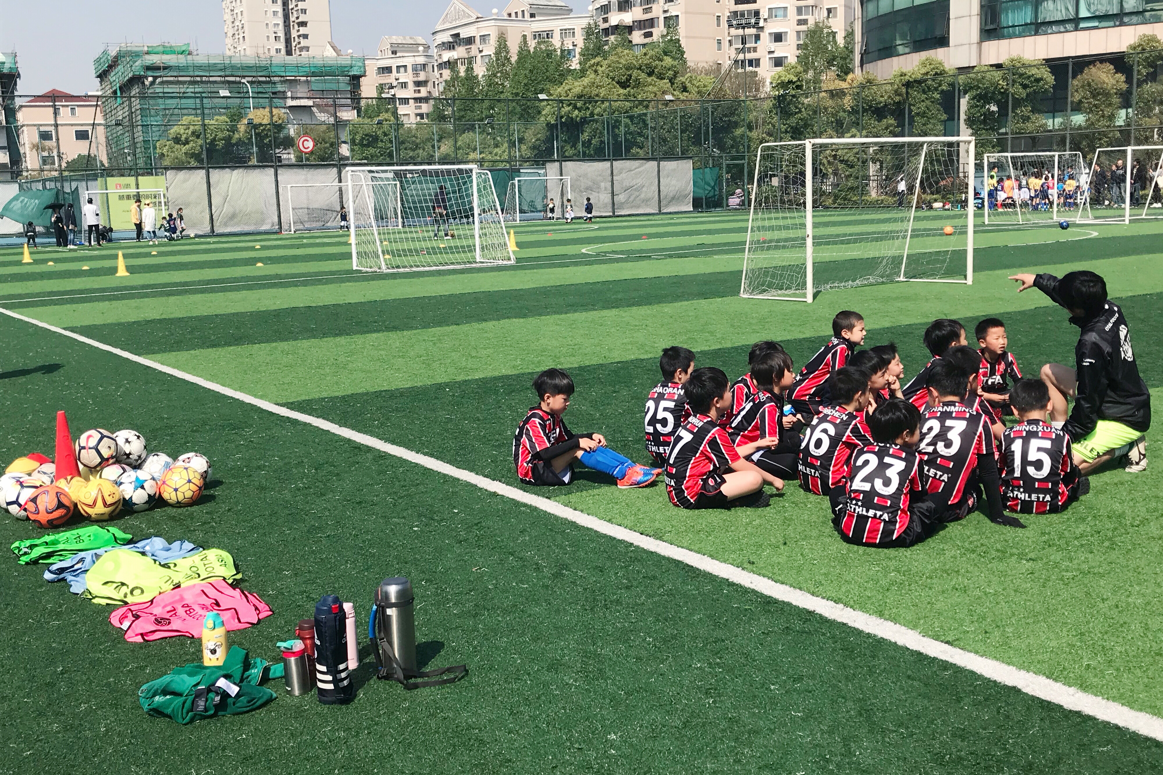 日本足球青训基本功训练,日本足球青训球感游戏