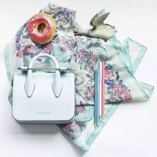 北京女子图鉴送包,北京女子图鉴背着假包