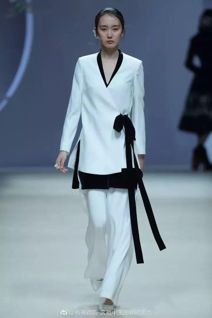 冷暖肤色服装搭配知识,服装搭配知识分享