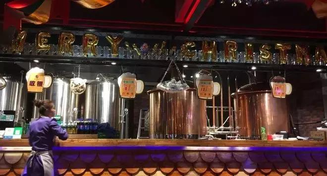 对酒当歌人生几何借酒助兴,对酒当歌人生几何举杯畅饮