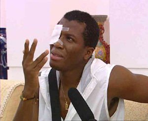 足球场上老被爆头怎么办,足球场上十大惨烈瞬间