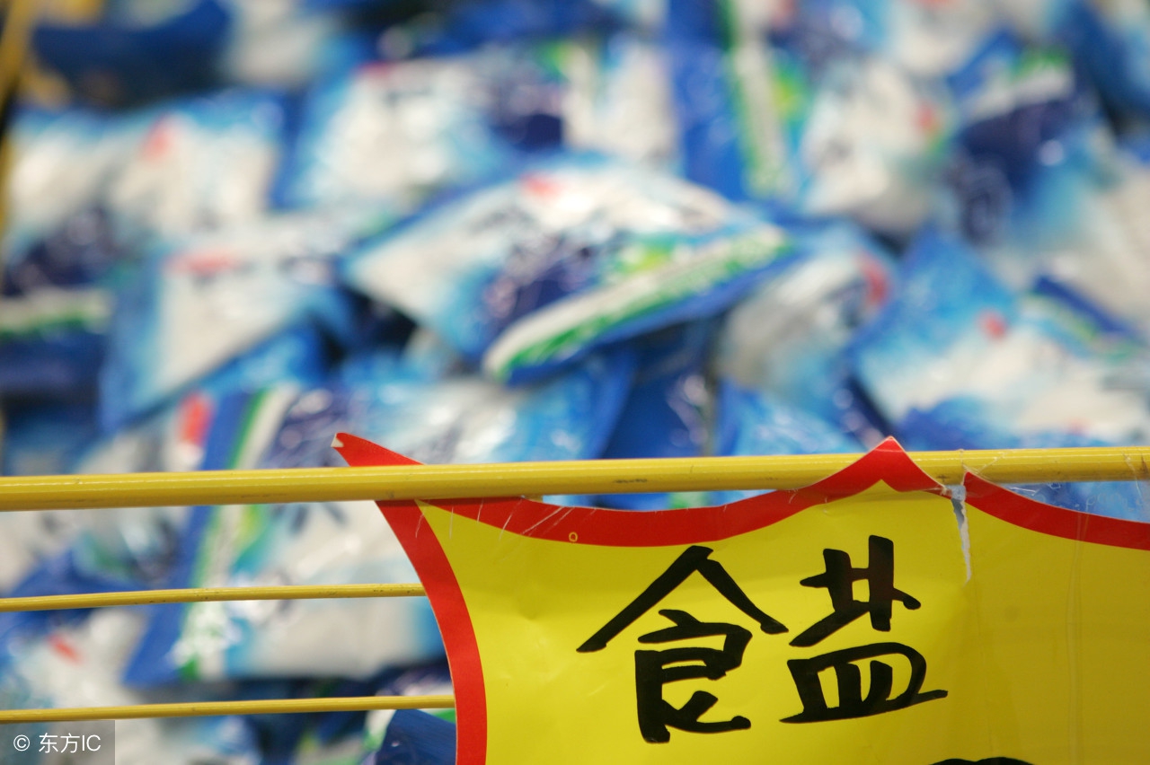 食盐可以擦脸吗,食盐可以直接放水里洗脸吗