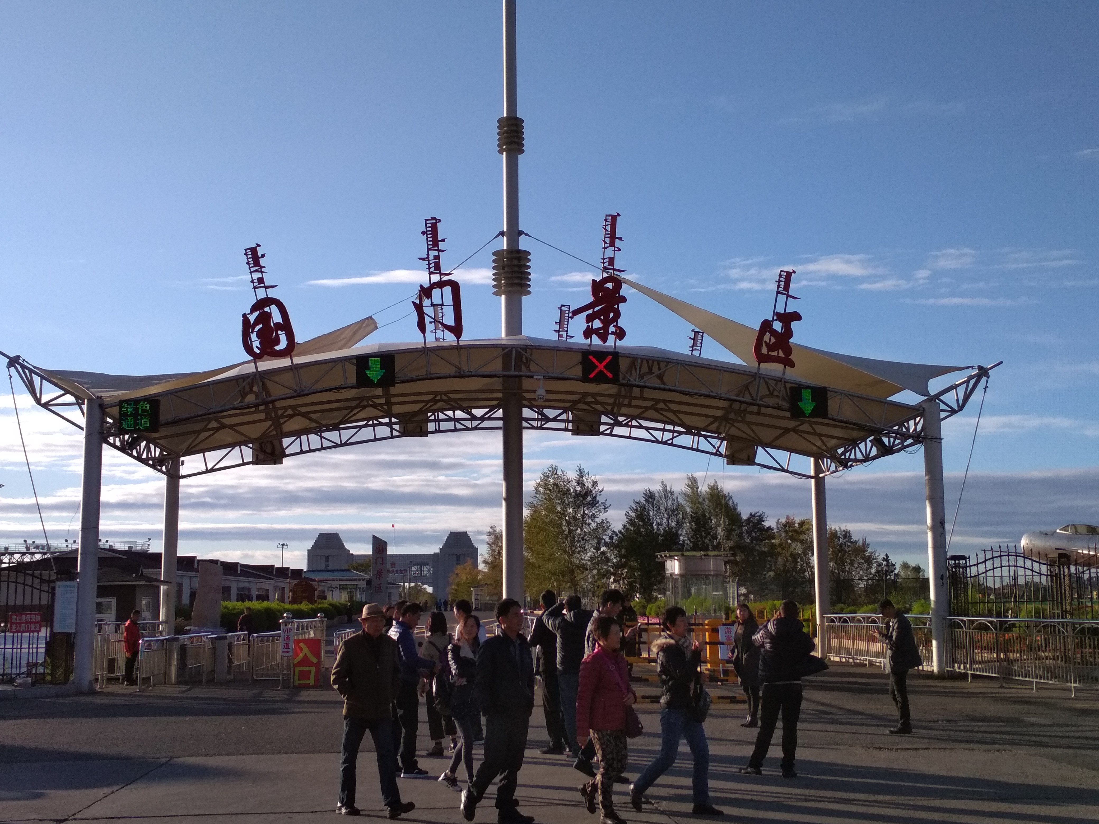 上天堂下苏杭不如这里灯火辉煌城中一萌宠出没比光头强可爱