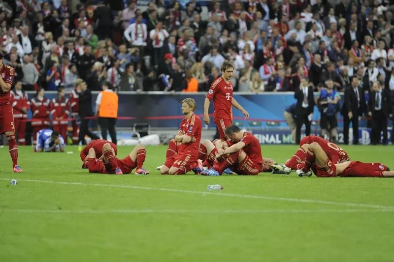 这位1米7的巨人已离开绿茵场上快1年了，你还记得吗？