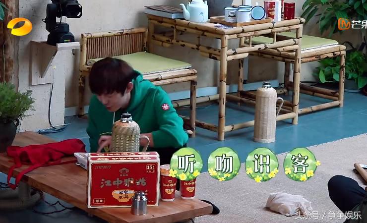 张杰用方言说话被何炅一秒认出,张杰参加节目全程说英语还被认出